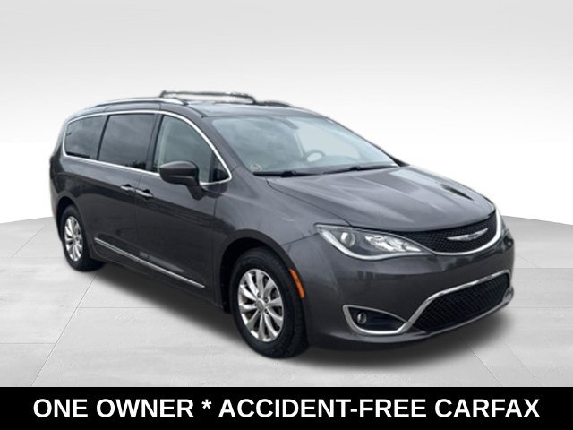 Used 2018 Chrysler Pacifica Touring-L w/ Premium Audio Group FWD image 8