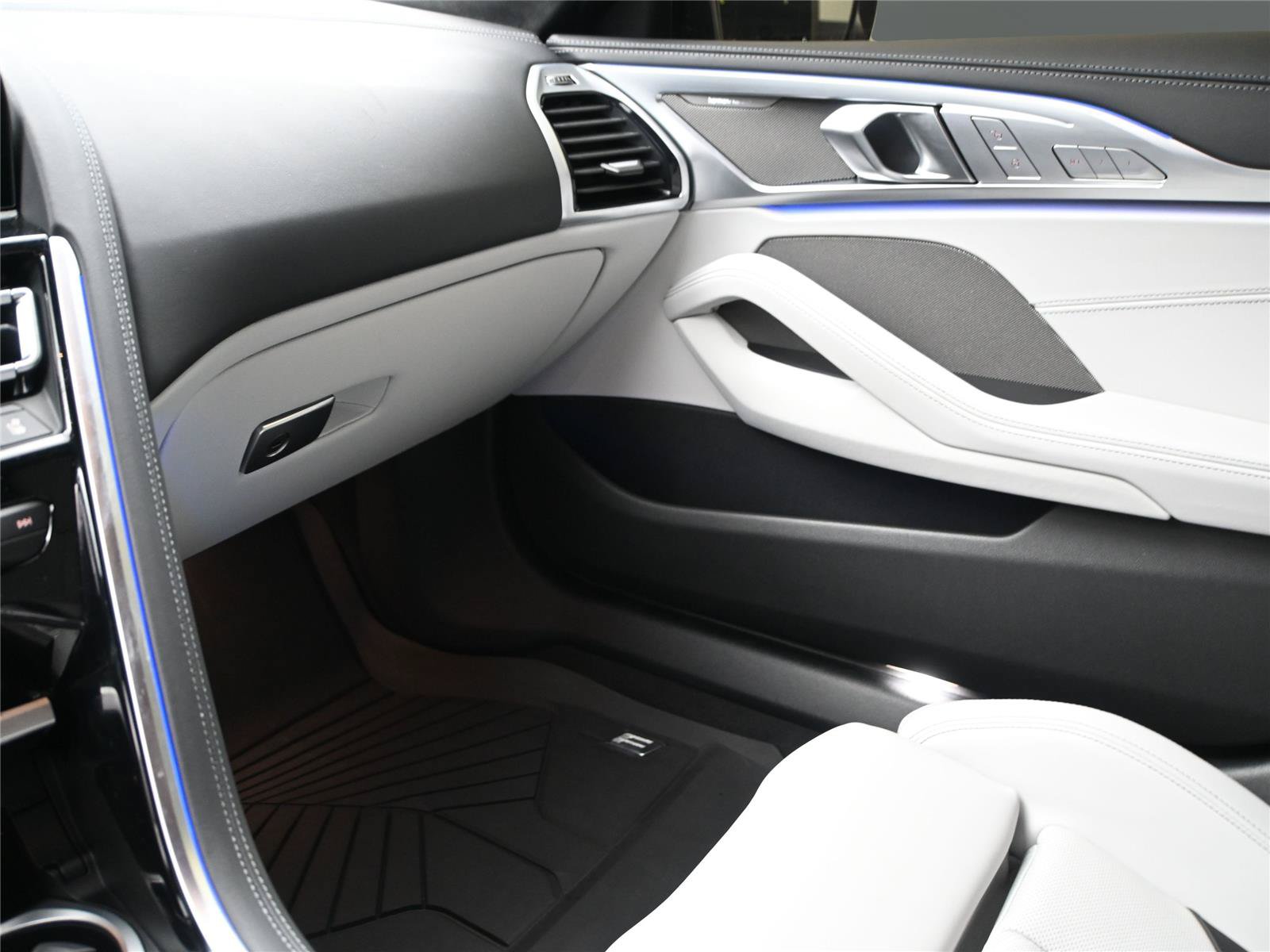 Used 2025 BMW M8 Competition AWD/4WD image 7