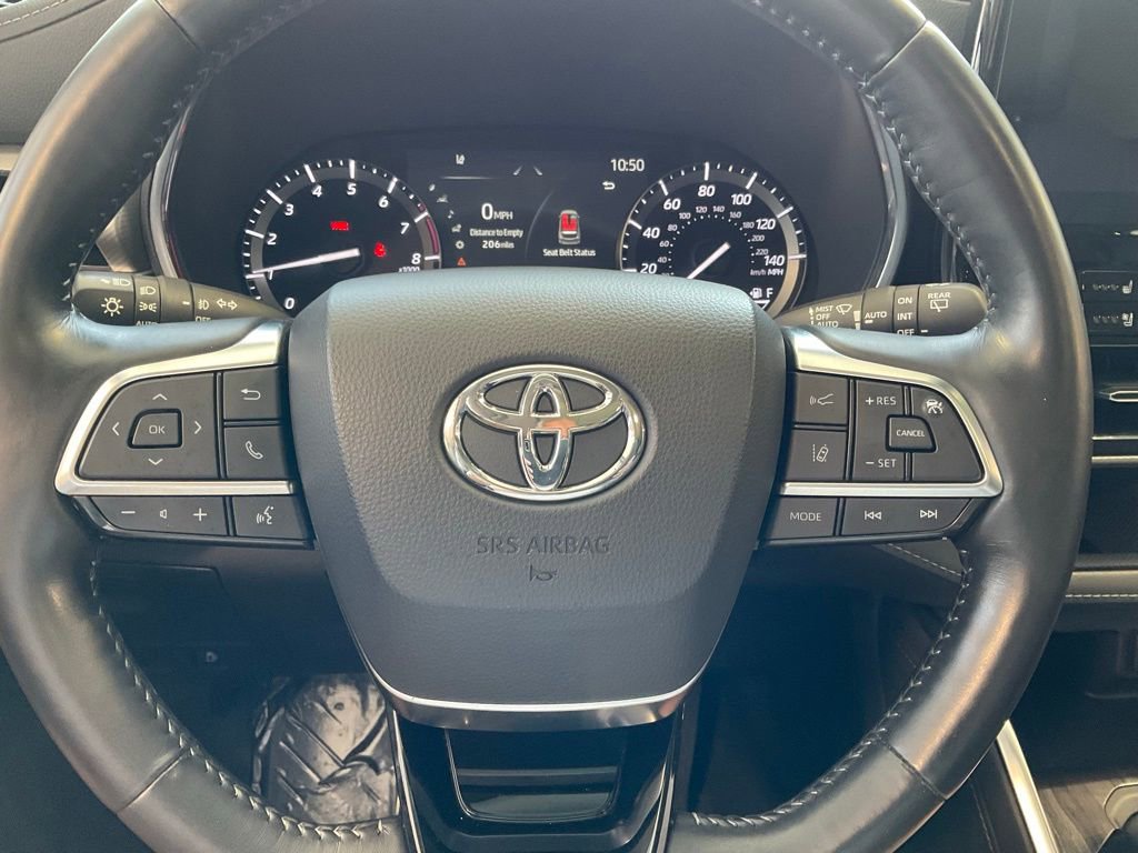Used 2021 Toyota Highlander Platinum image 11