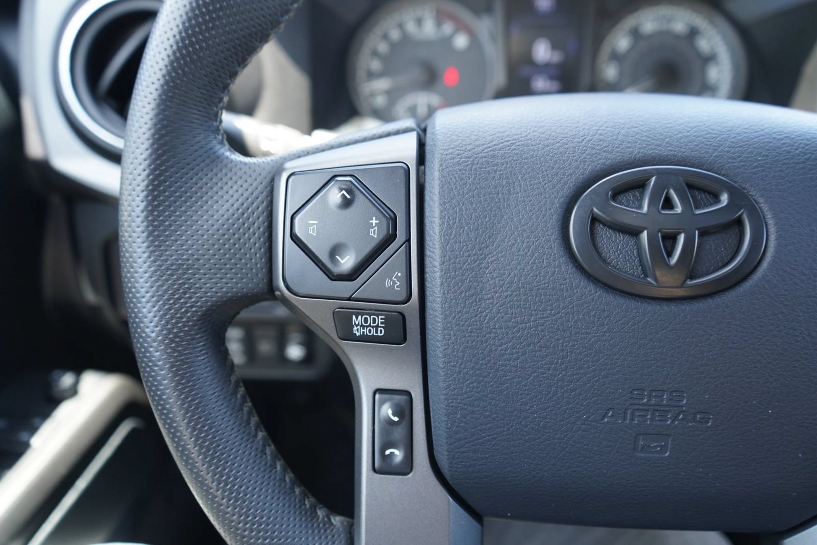 Used 2019 Toyota Tacoma TRD Off-Road AWD/4WD image 15