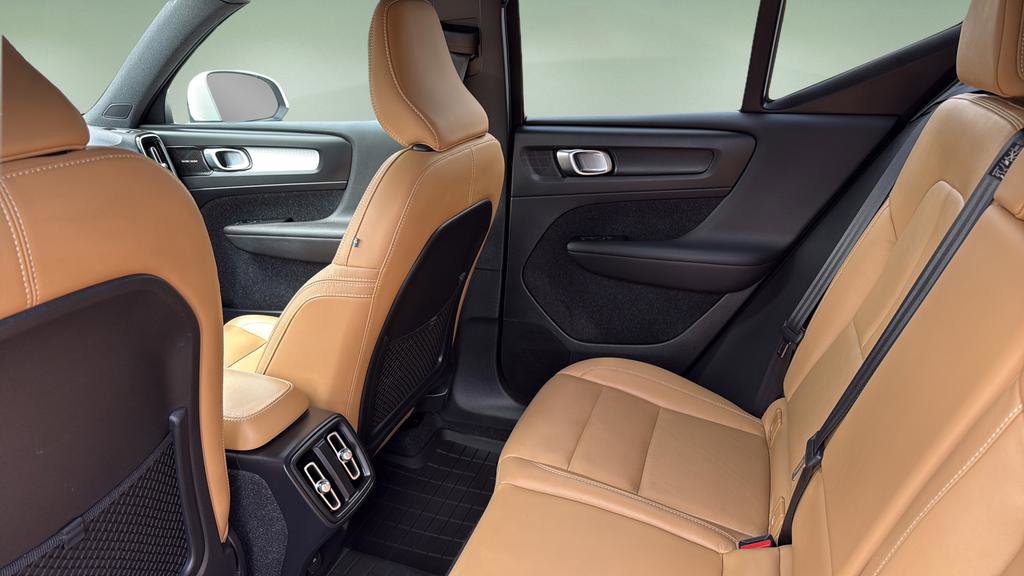 Used 2019 Volvo XC40 T5 Momentum image 17