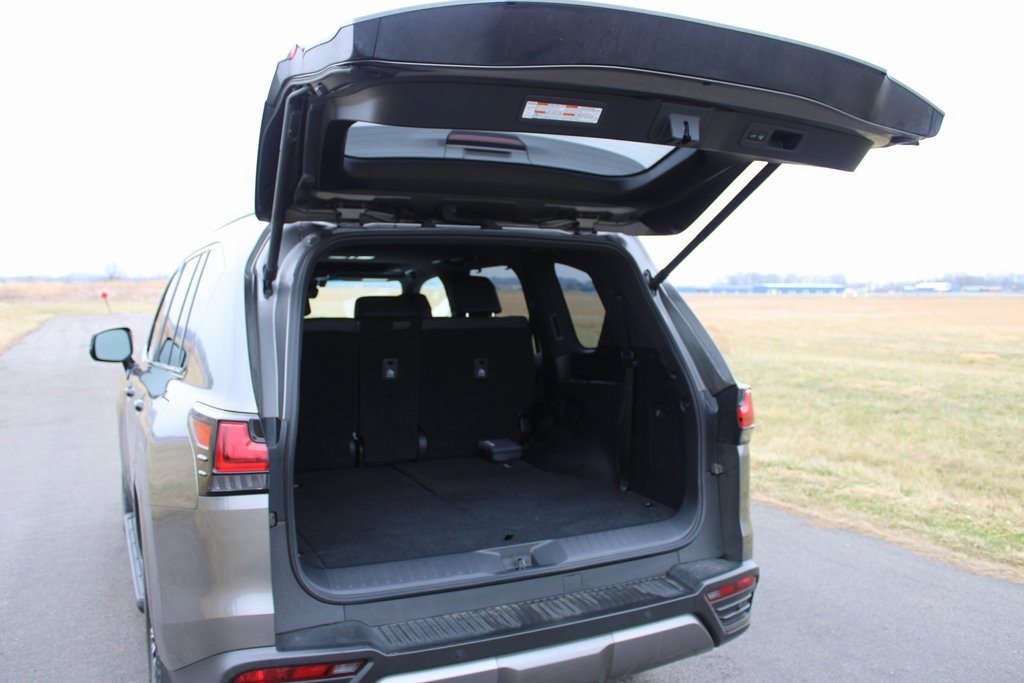 Used 2023 Lexus LX 600 4WD w/ Luxury Package image 36