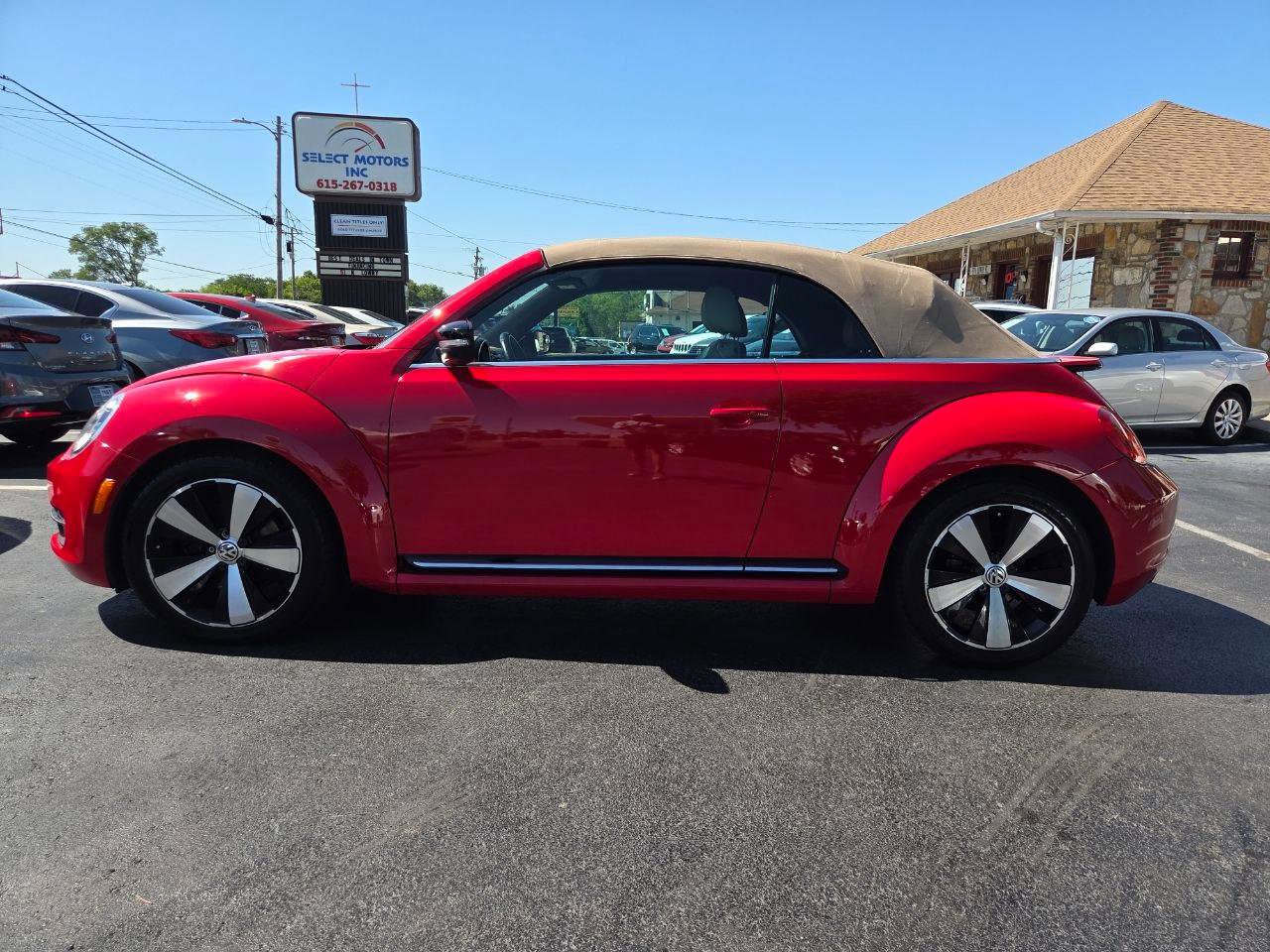 Used 2013 Volkswagen Beetle Turbo 60's Edition FWD image 3