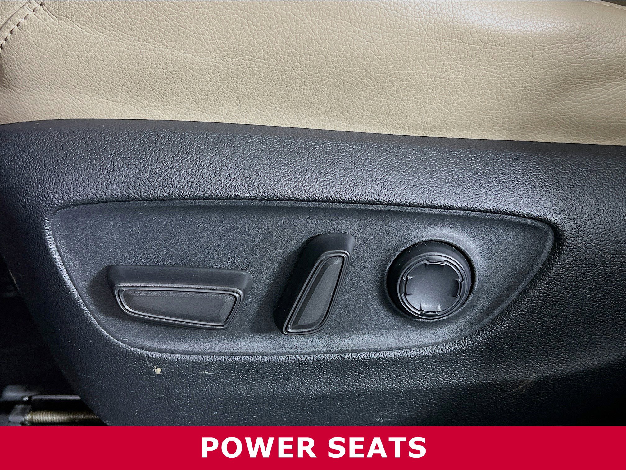 Used 2023 Toyota Sienna Limited image 4