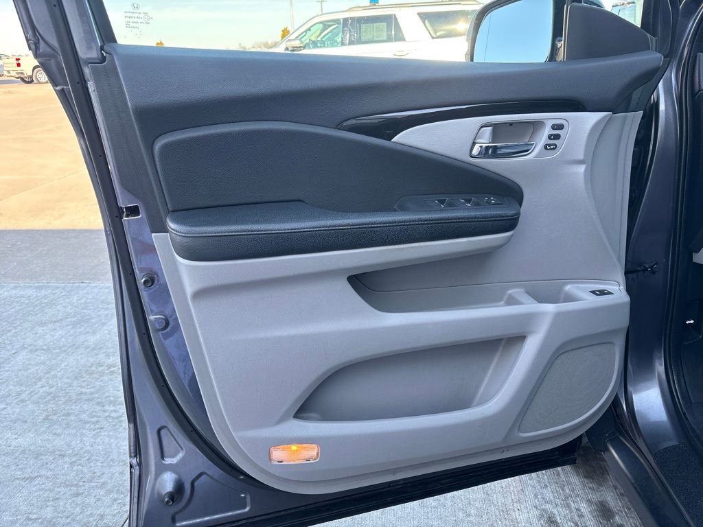 Used 2016 Honda Pilot Touring image 22