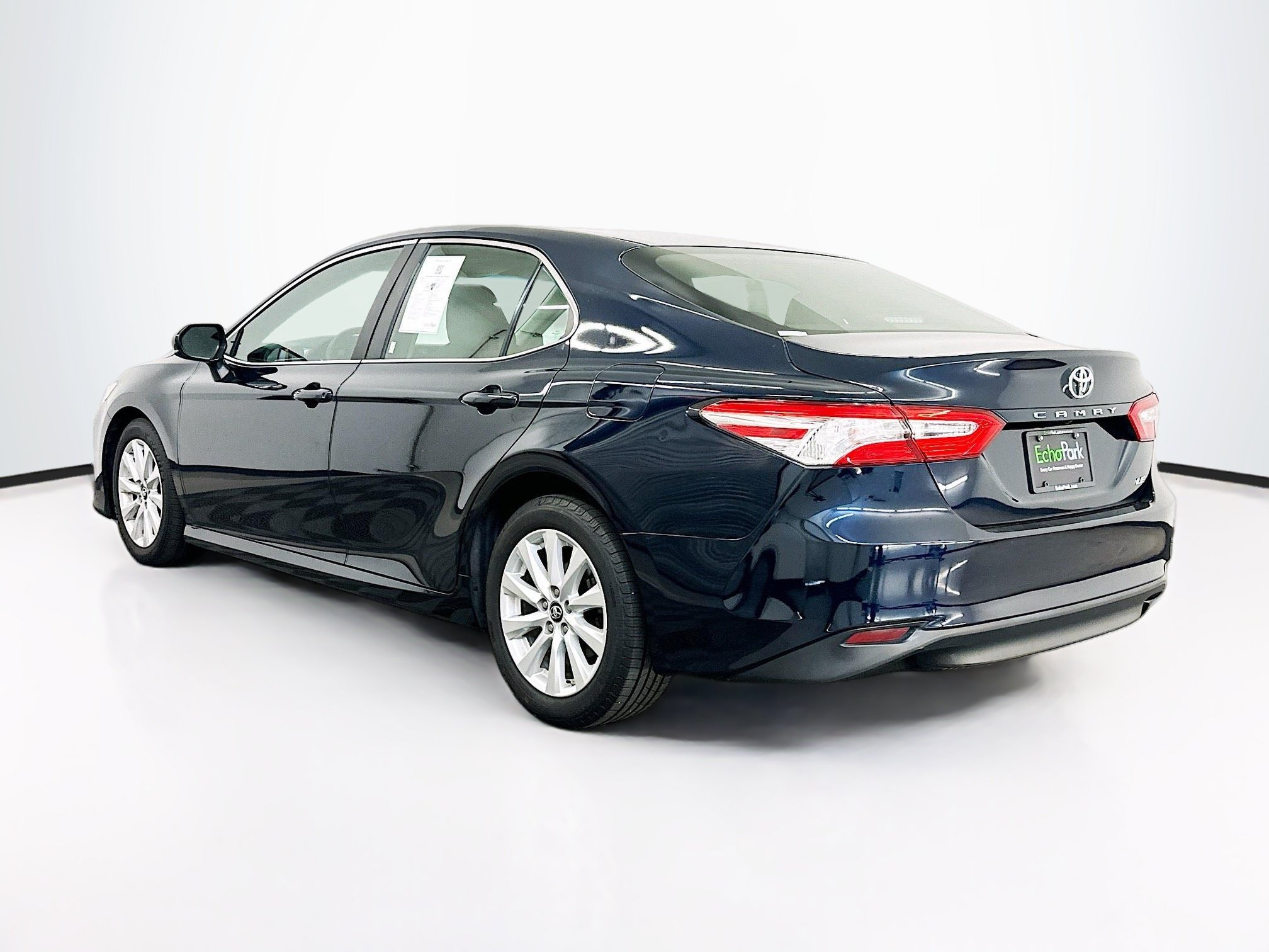 Used 2018 Toyota Camry LE FWD image 5
