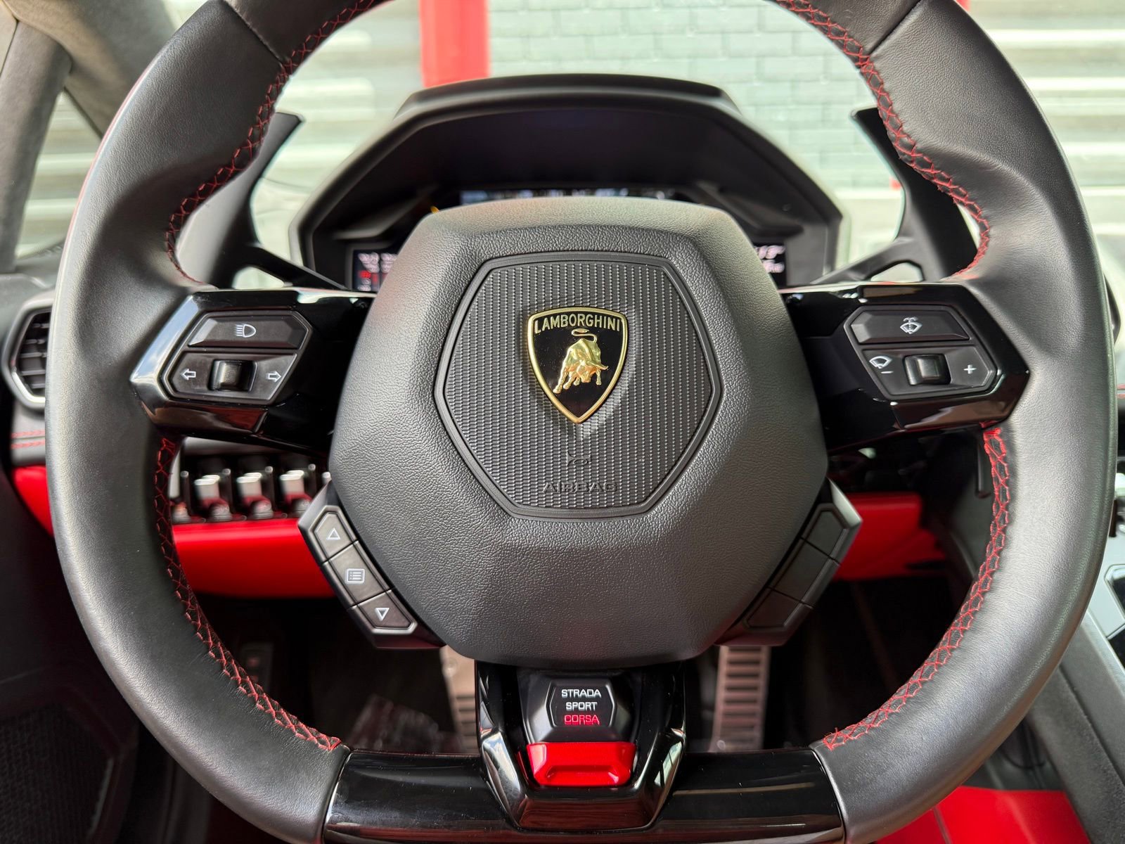 Used 2021 Lamborghini Huracan EVO image 22