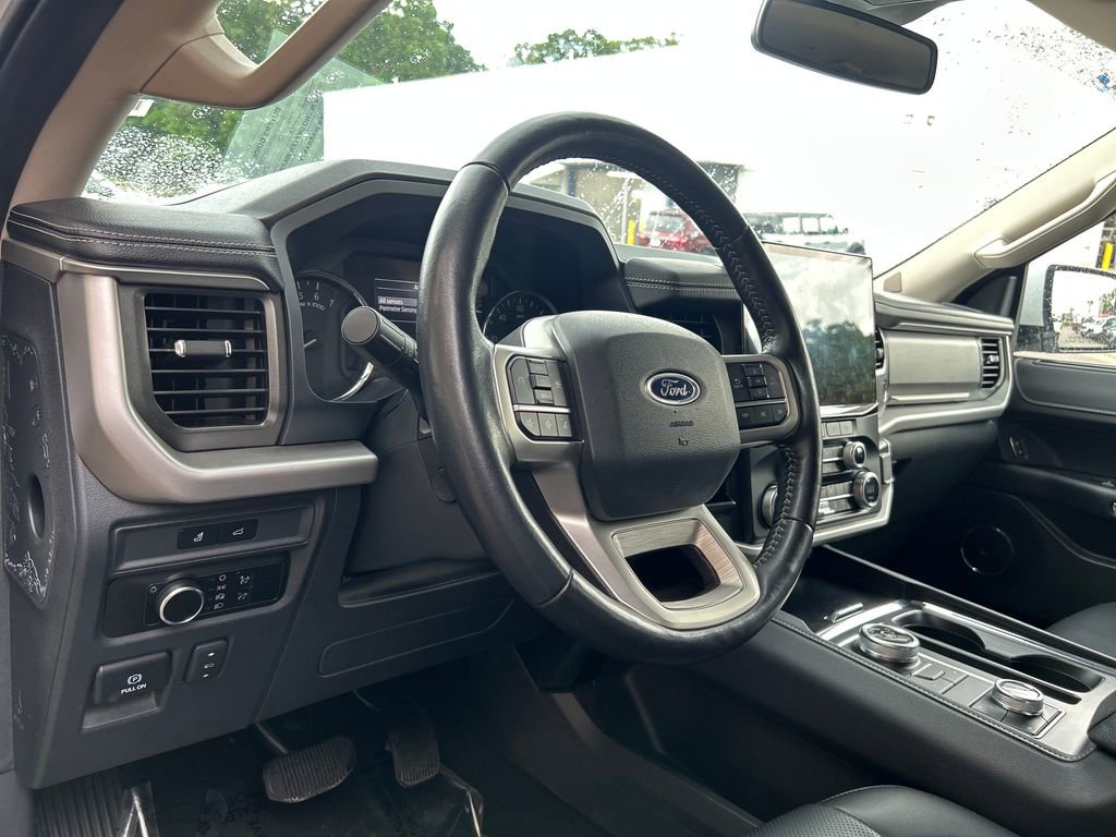 Used 2024 Ford Expedition XLT AWD/4WD image 10
