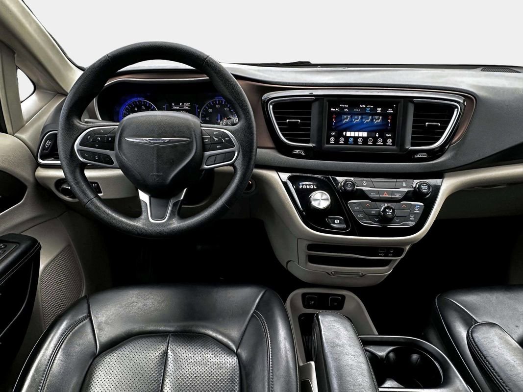 Used 2020 Chrysler Voyager Lxi image 21