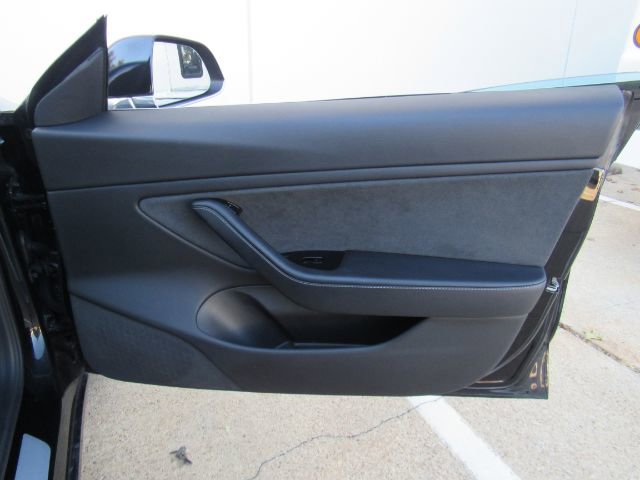 Used 2018 Tesla Model 3 Long Range image 17