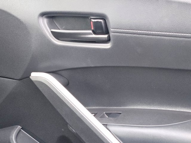 Used 2025 Toyota Corolla Cross LE image 27