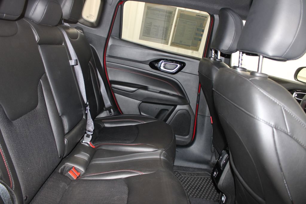 Used 2025 Jeep Compass Trailhawk AWD/4WD image 29