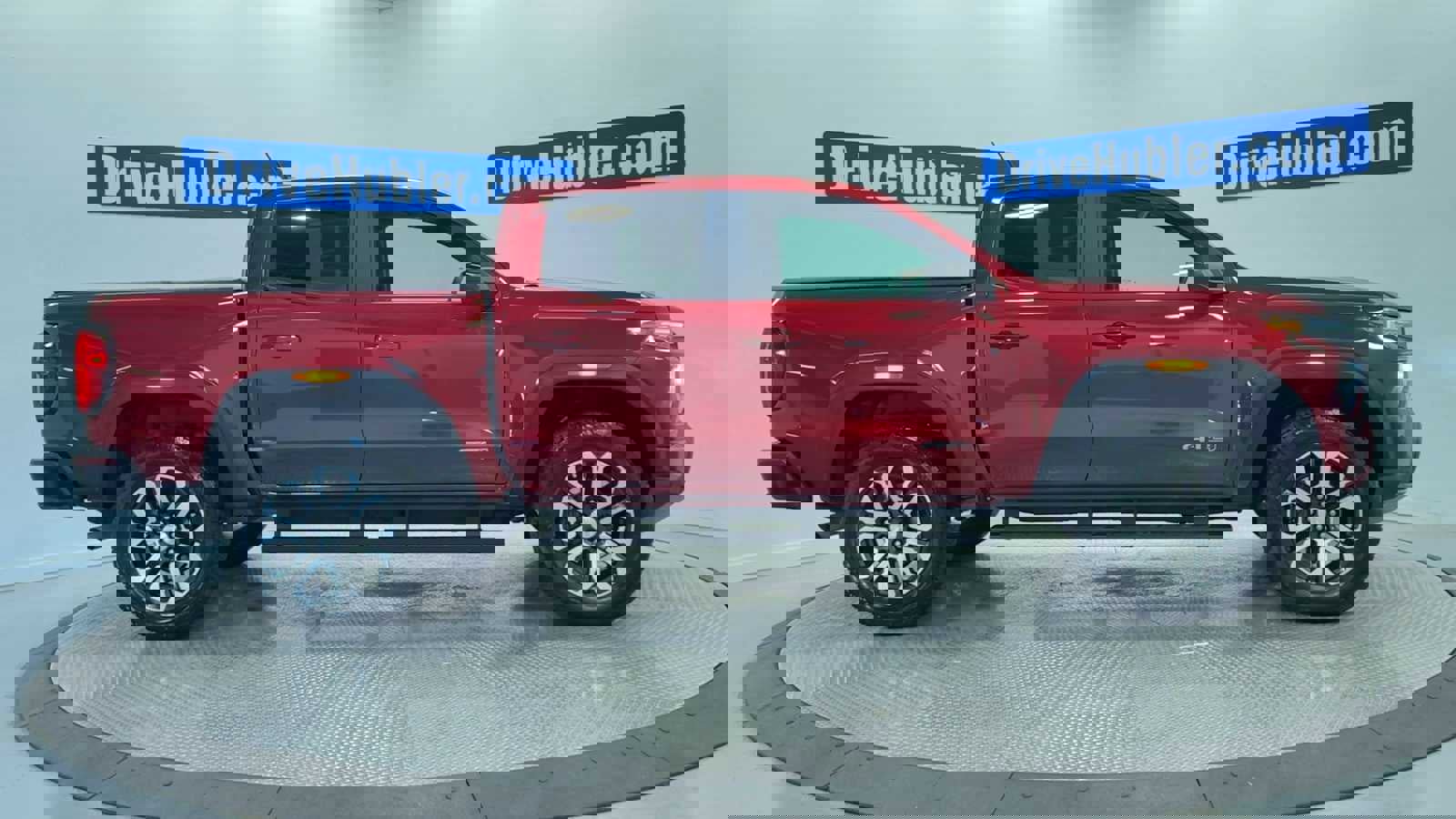 Used 2024 GMC Canyon AT4 w/ AT4 Premium Package image 9