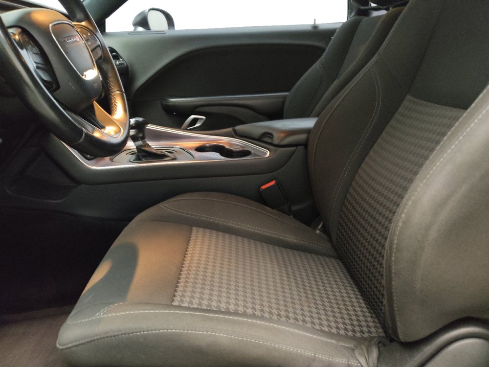 Used 2018 Dodge Challenger SXT RWD image 17