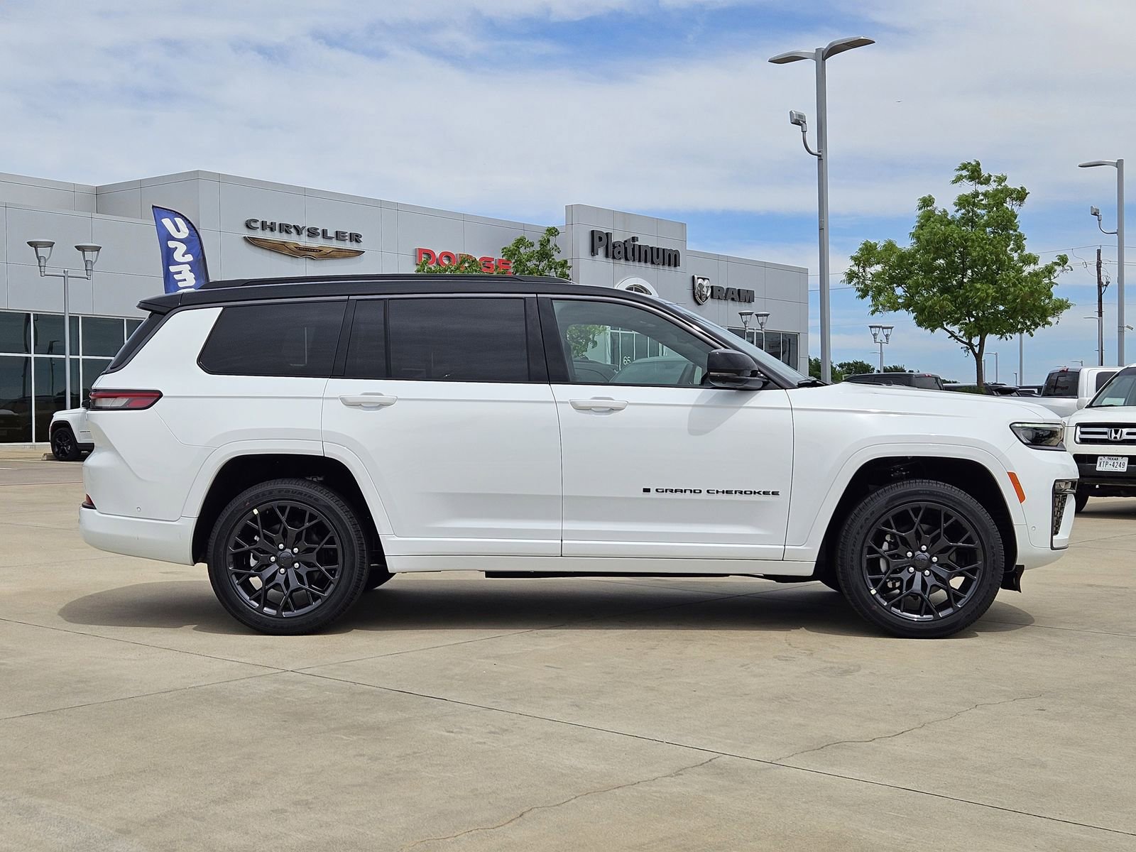 New 2026 Jeep Grand Cherokee L Summit w/ Obsidian Package AWD/4WD image 7