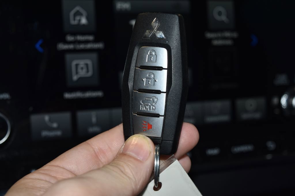 Used 2024 Mitsubishi Outlander SE image 18