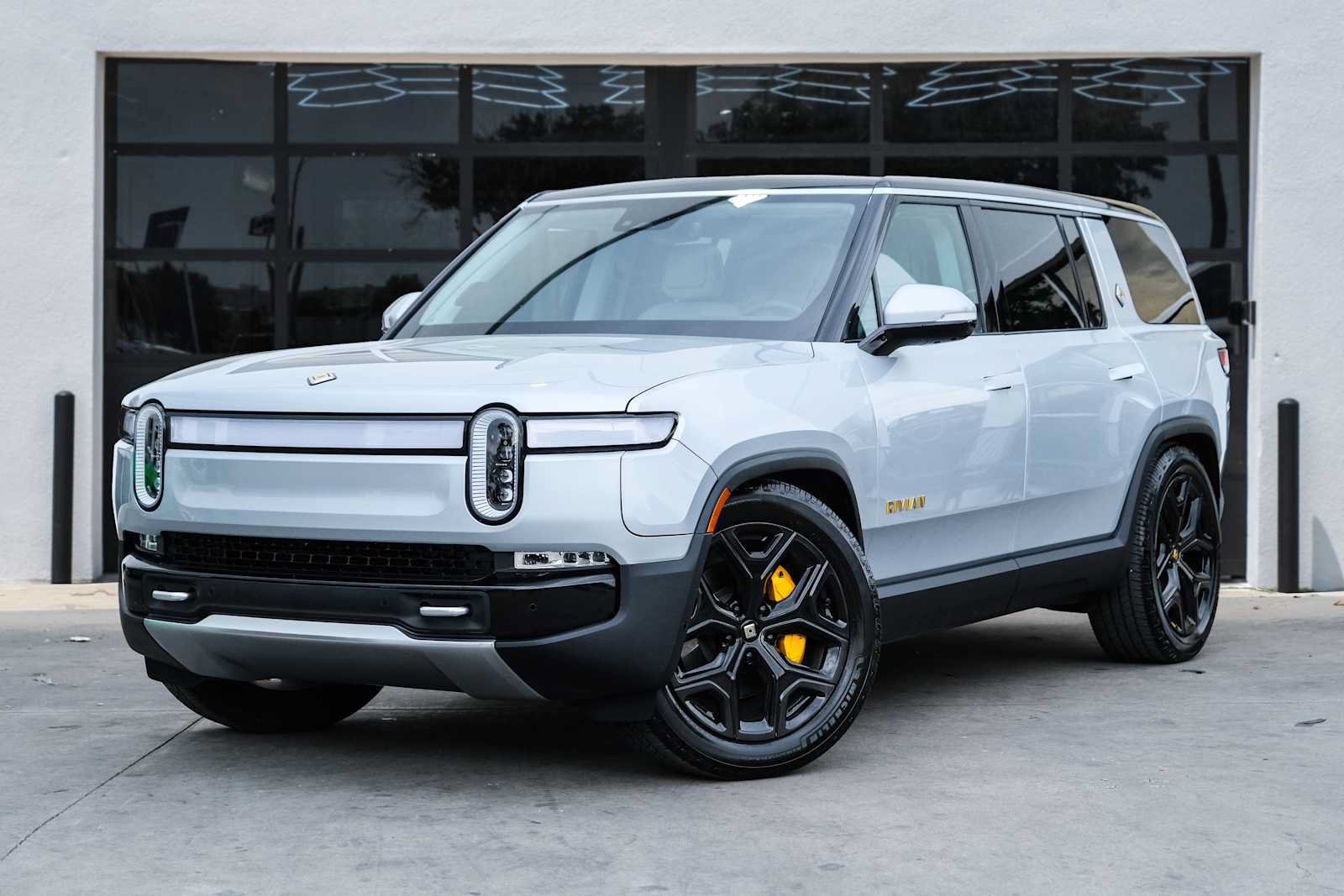 Used 2023 Rivian R1S Adventure Quad AWD/4WD image 1