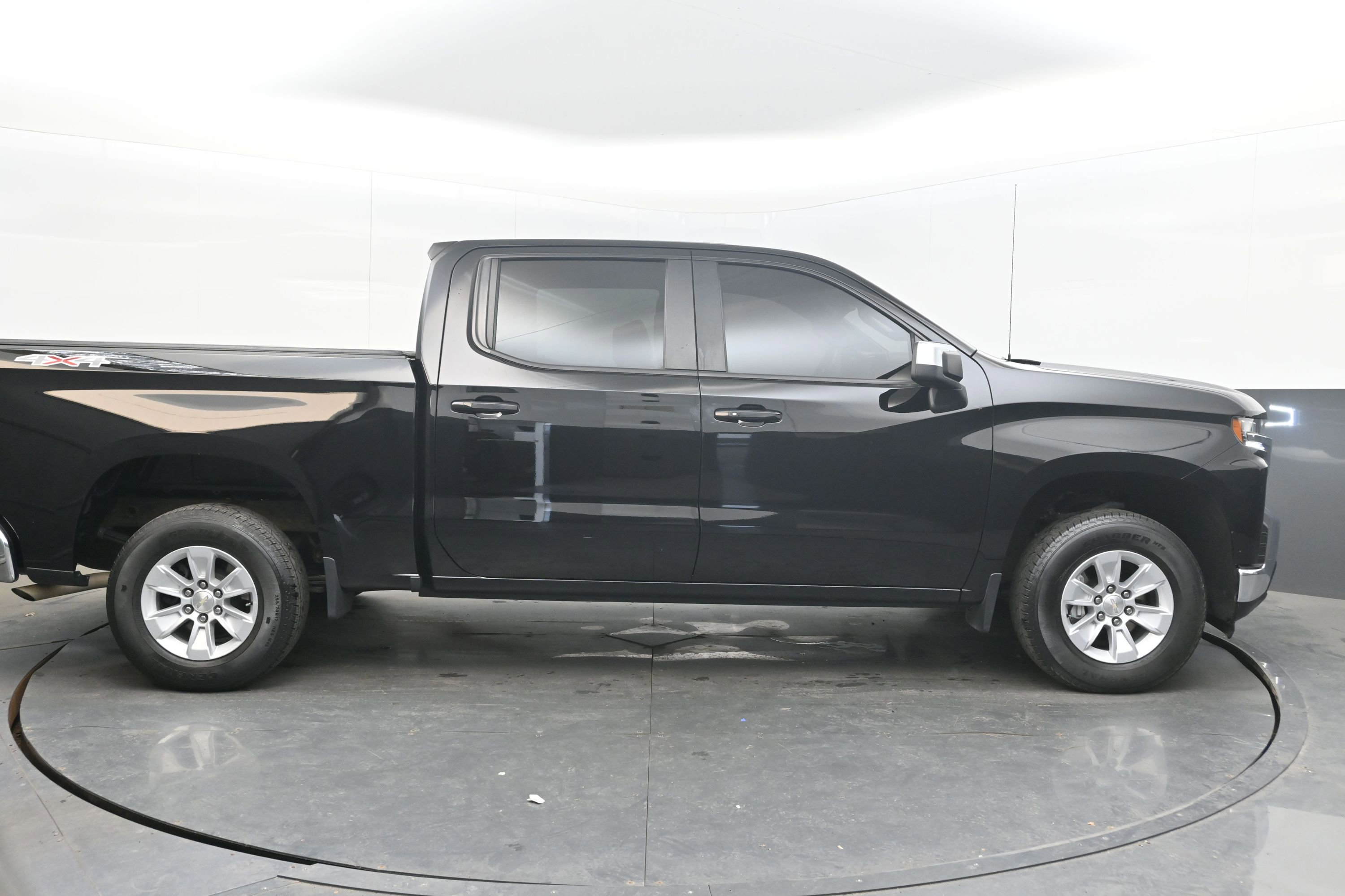 Used 2022 Chevrolet Silverado 1500 LT AWD/4WD image 8