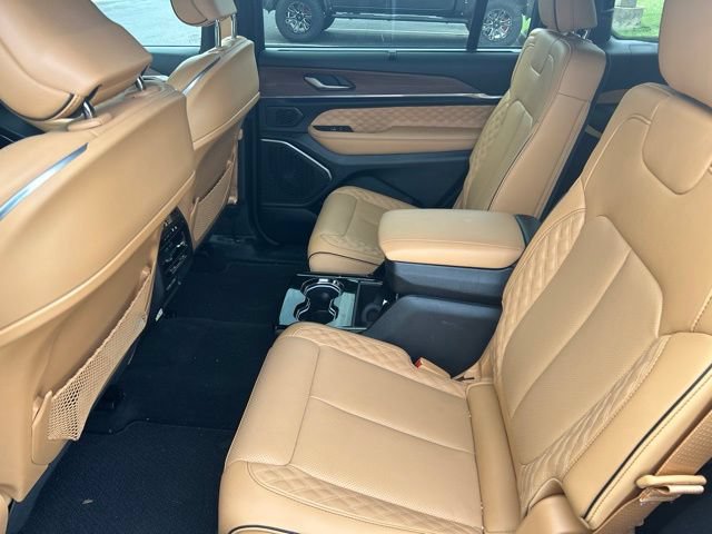 Used 2025 Jeep Grand Cherokee L Summit w/ Luxury Tech Group V AWD/4WD image 14