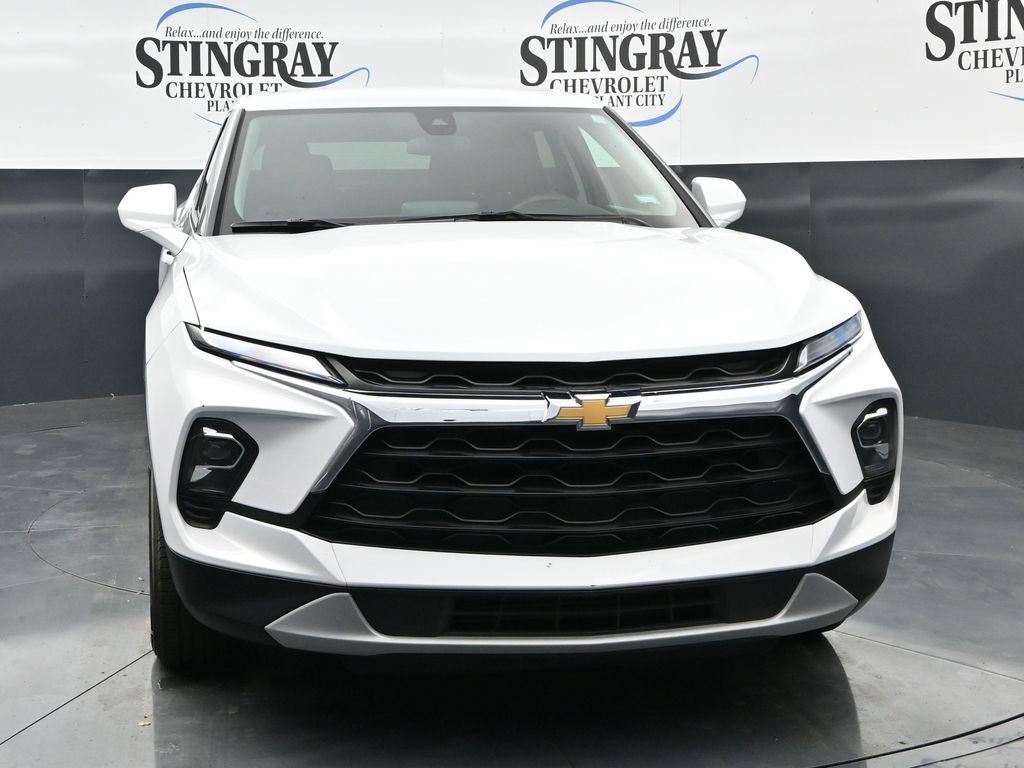Used 2025 Chevrolet Blazer LT FWD image 2