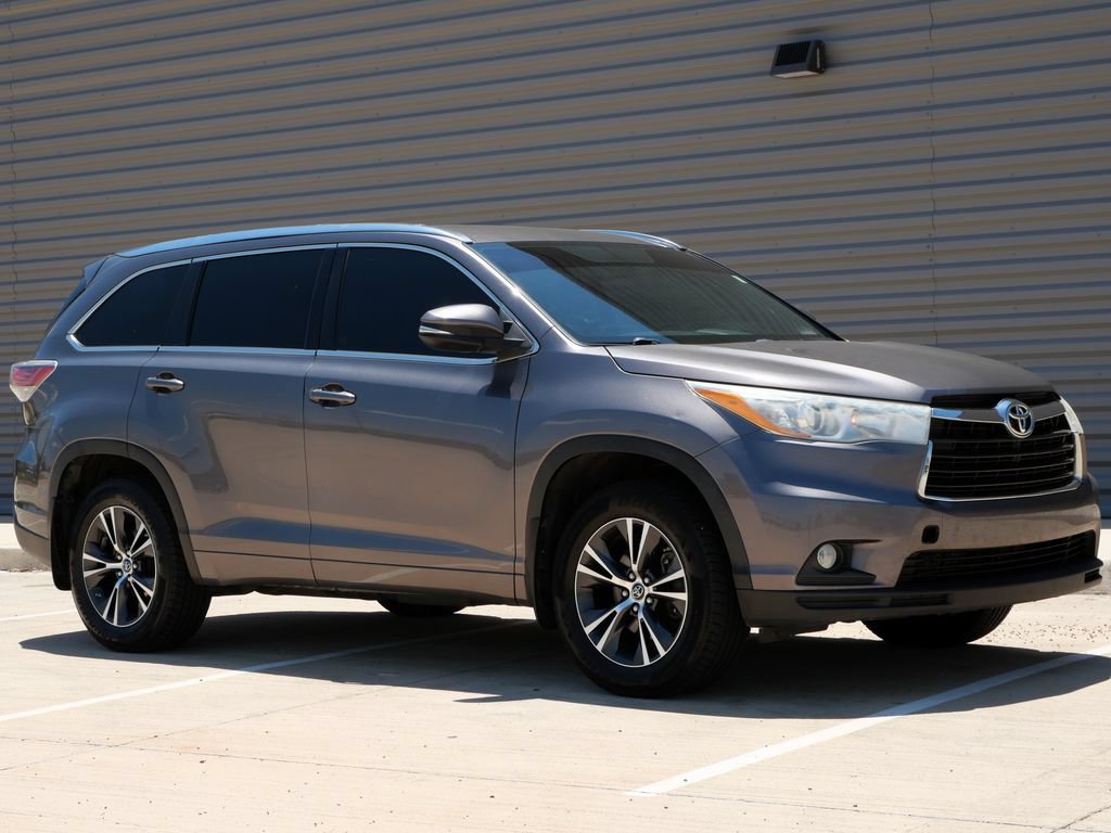 Used 2016 Toyota Highlander XLE AWD/4WD image 1