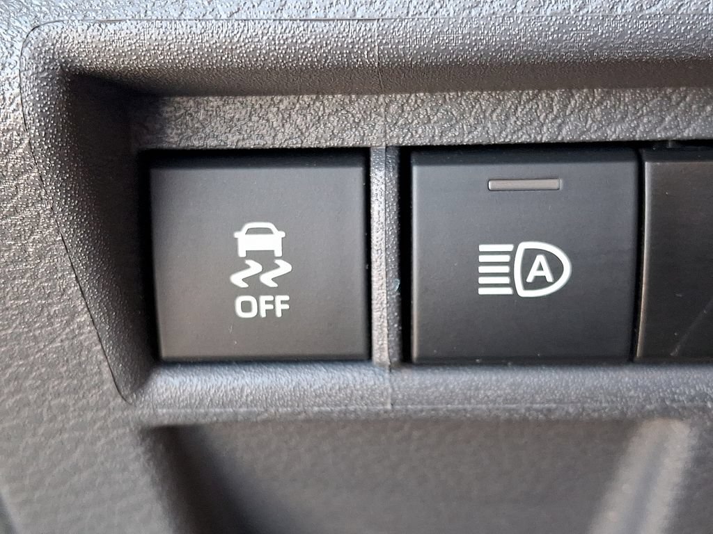 Used 2024 Toyota Sienna LE FWD image 27