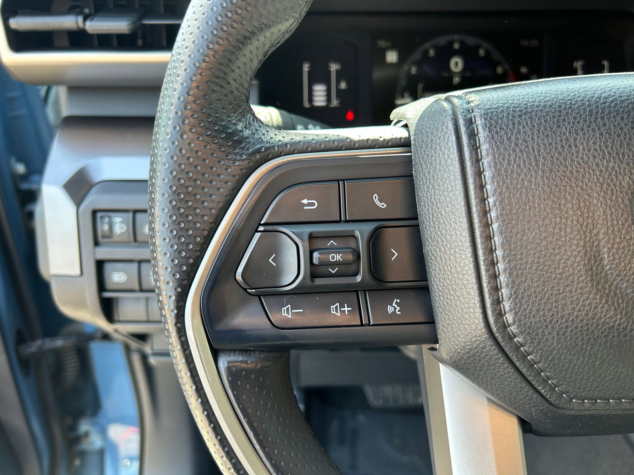 Used 2025 Toyota 4Runner SR5 AWD/4WD image 15