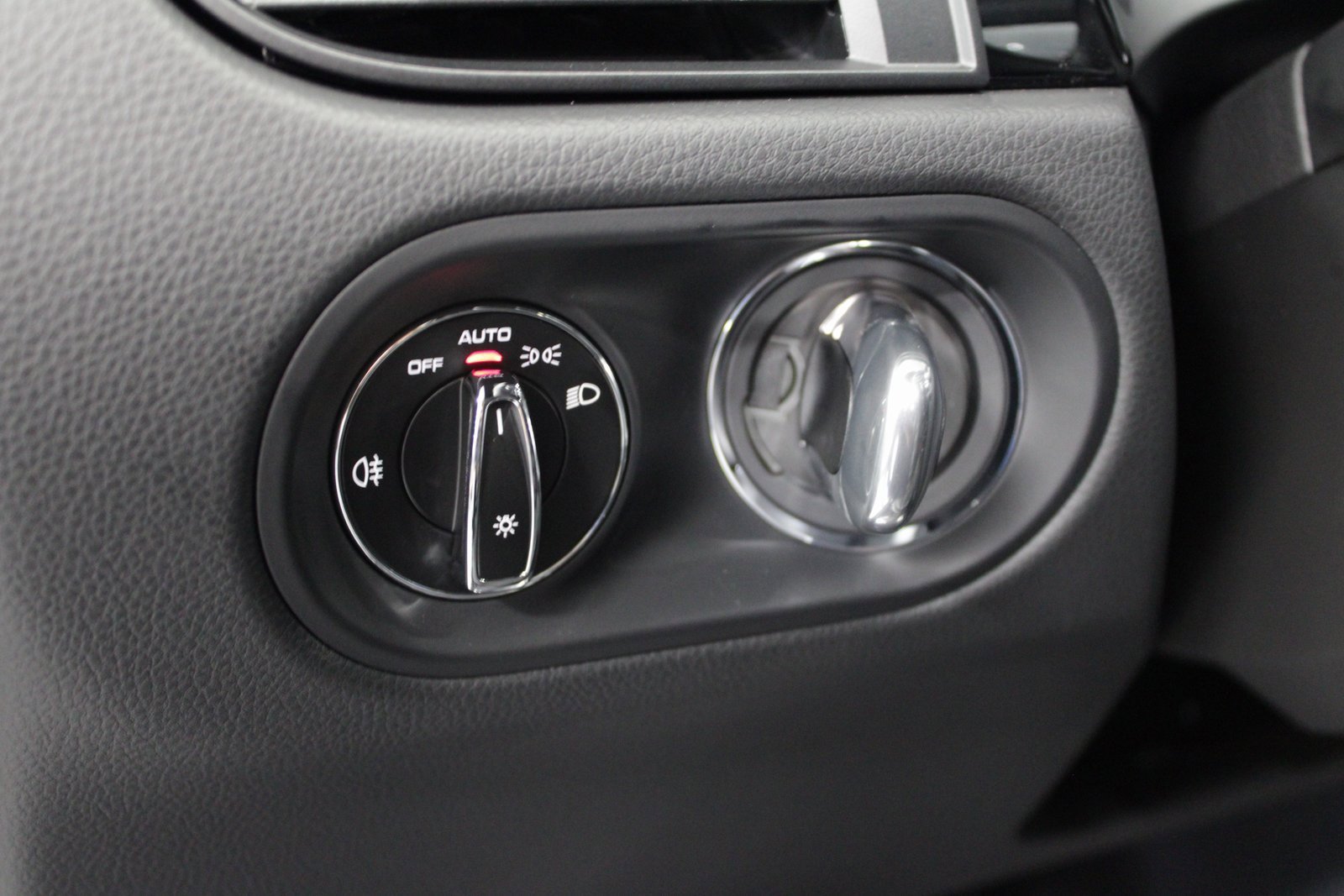 New 2026 Porsche Macan image 26