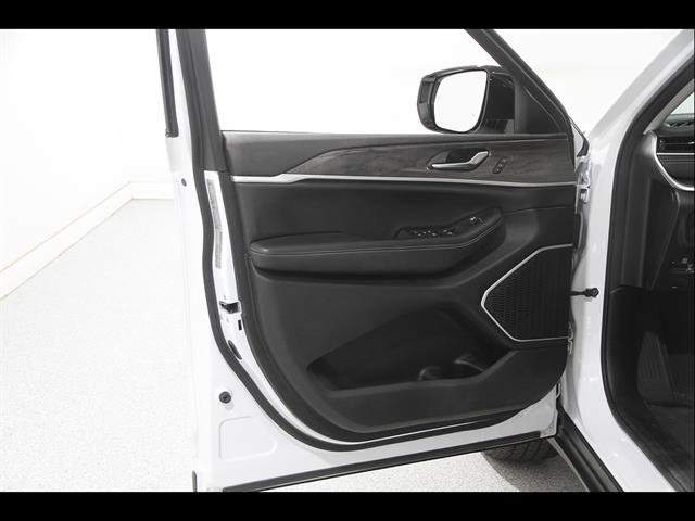 Used 2021 Jeep Grand Cherokee L Limited AWD/4WD image 4