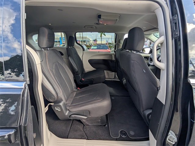 Used 2019 Chrysler Pacifica Touring Plus image 15