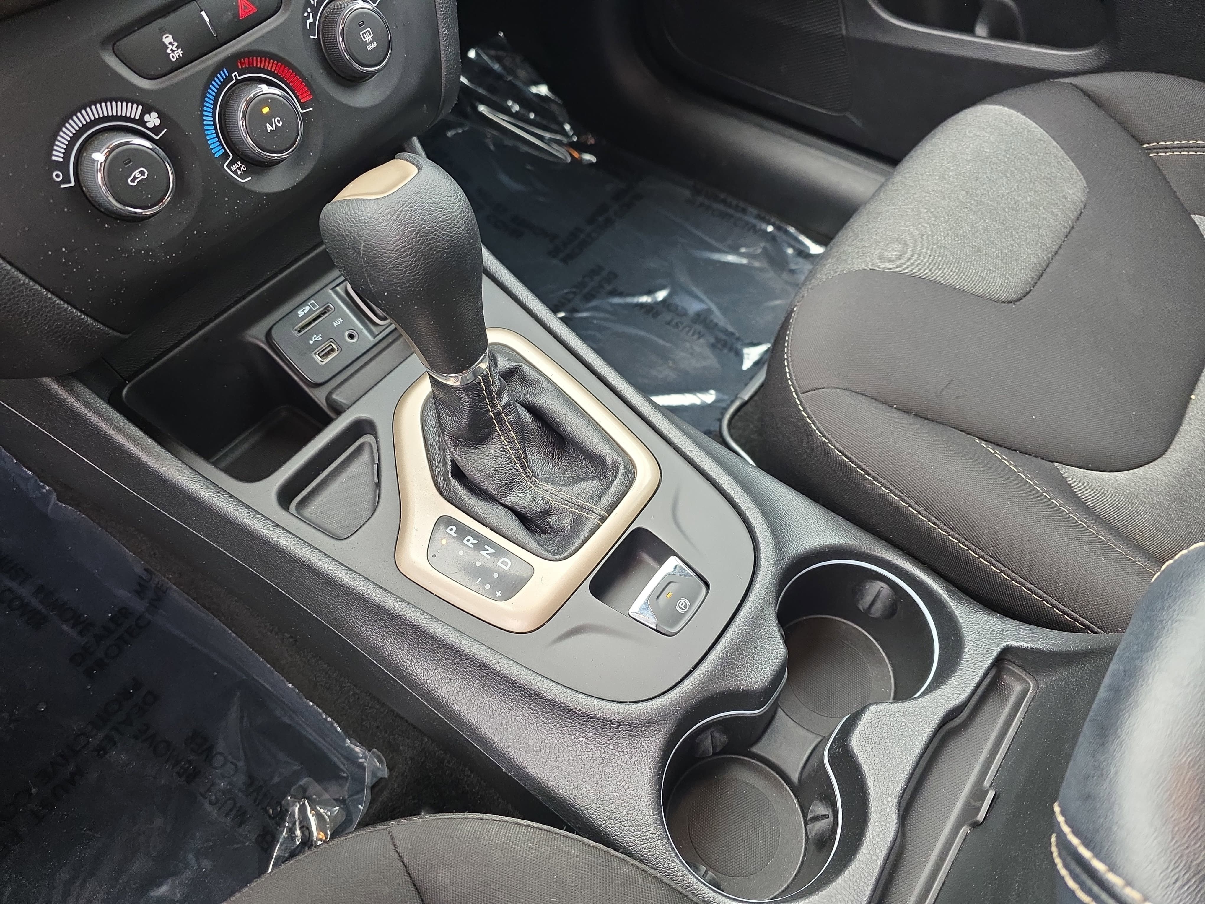 Used 2015 Jeep Cherokee Sport FWD image 22
