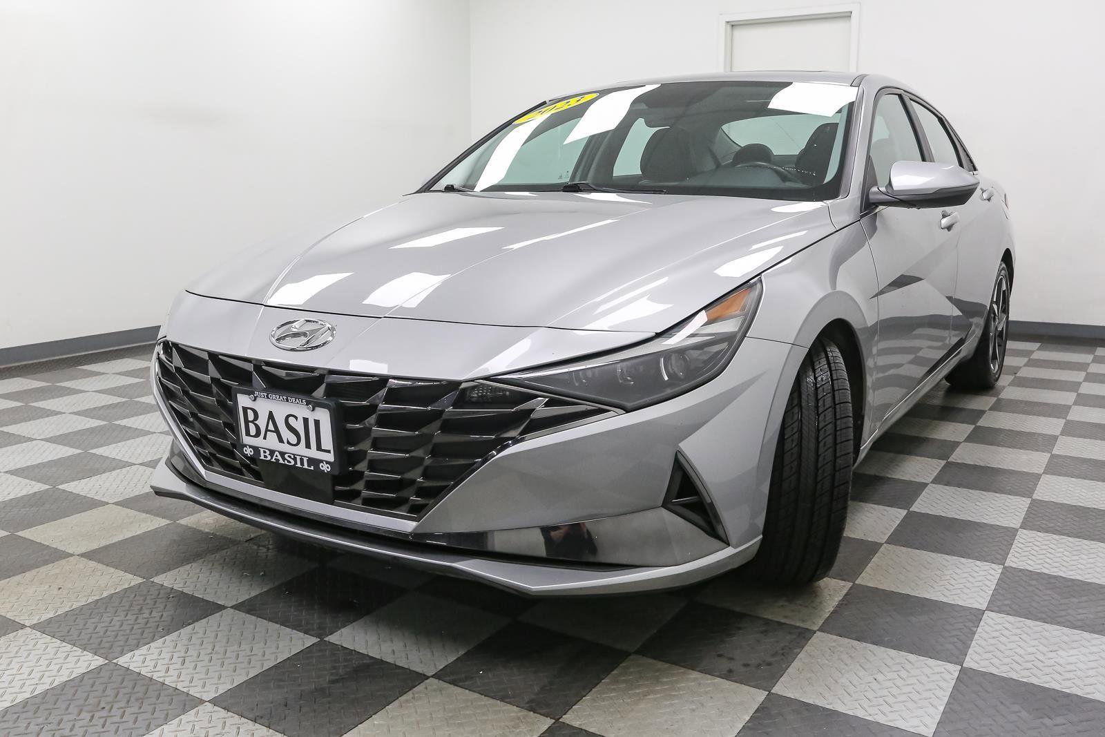 Used 2023 Hyundai Elantra Limited FWD image 4