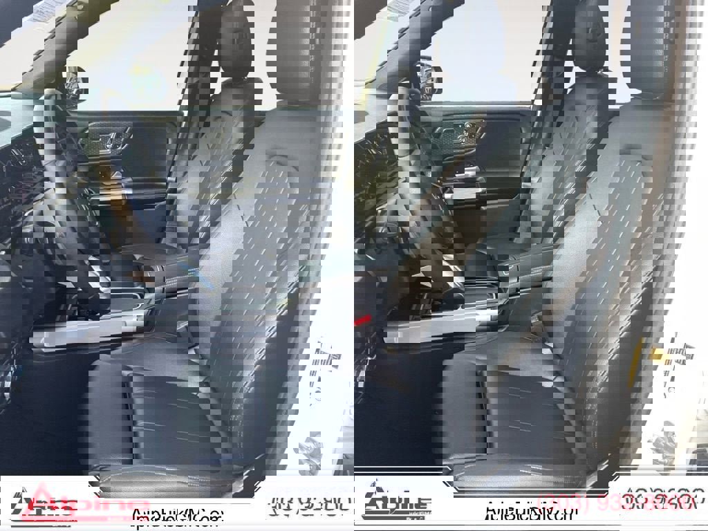 Used 2025 Mercedes-Benz GLB 250 4MATIC image 9