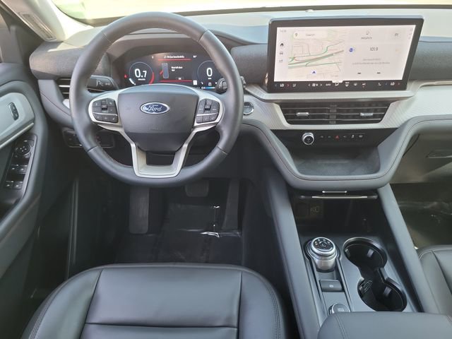Used 2025 Ford Explorer Active w/ Active Comfort Package RWD image 4