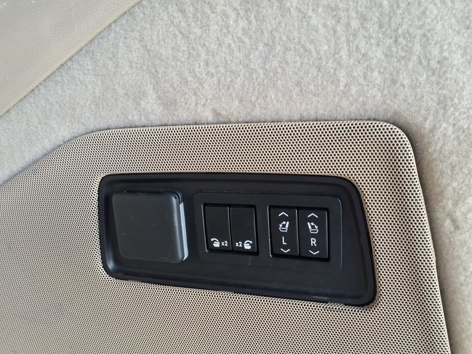 Used 2021 Cadillac Escalade ESV Premium Luxury w/ Performance Package image 11