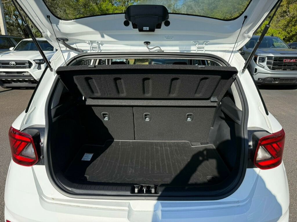 Used 2025 Hyundai Venue SEL image 9