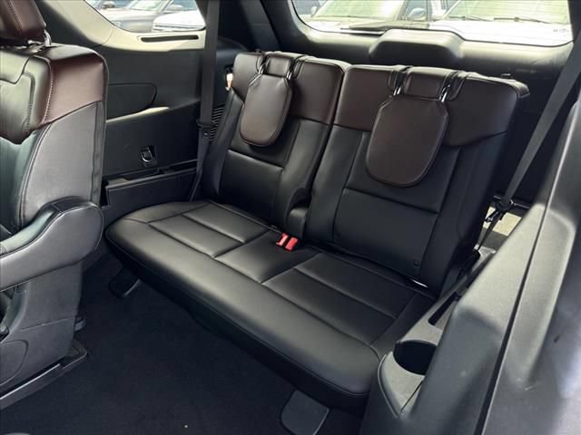 Used 2023 Ford Explorer Platinum w/ Technology Package AWD/4WD image 15