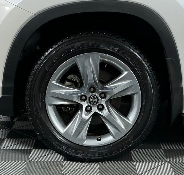 Used 2017 Toyota Highlander Limited FWD image 11