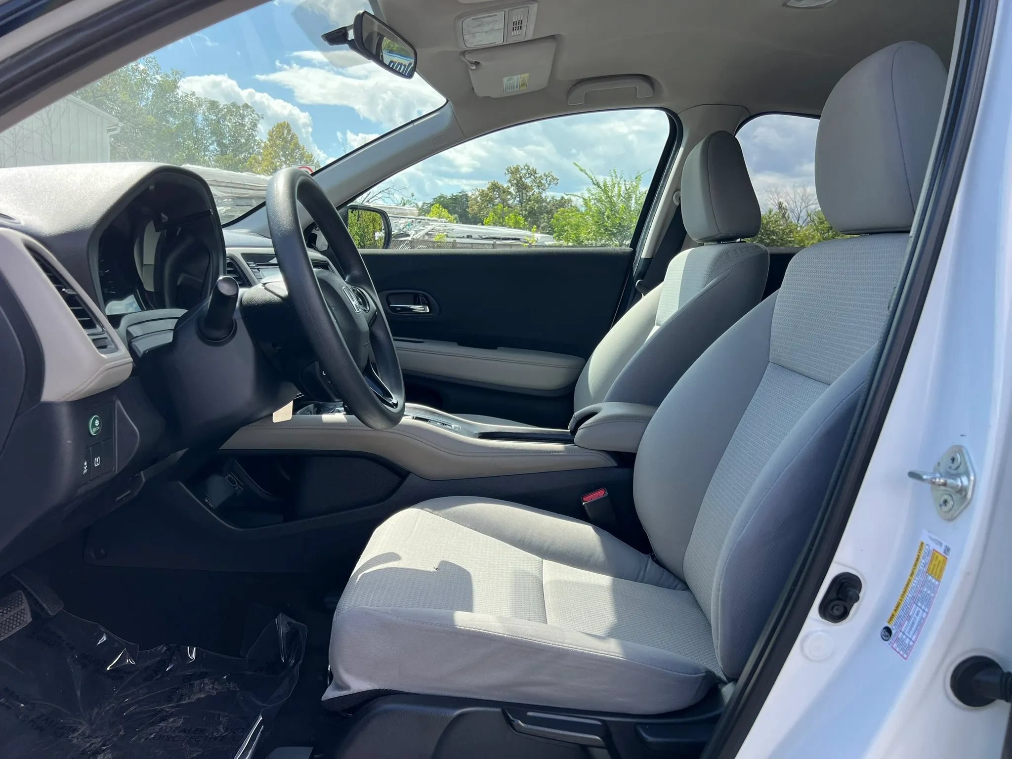 Used 2022 Honda HR-V LX image 14