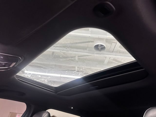 Used 2023 Jeep Grand Cherokee Altitude AWD/4WD image 2