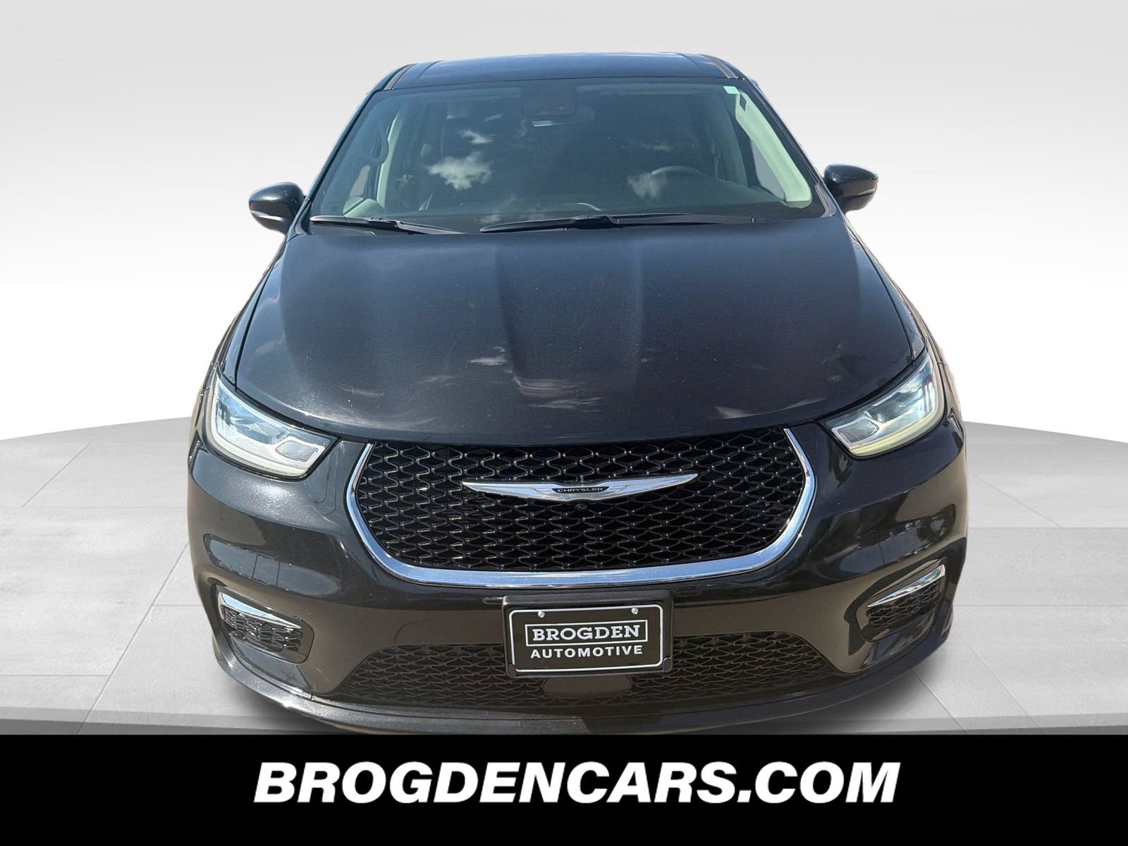 Used 2023 Chrysler Pacifica Touring-L FWD image 8