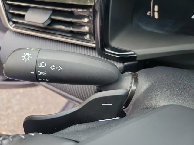 Used 2025 Toyota Camry SE FWD image 25