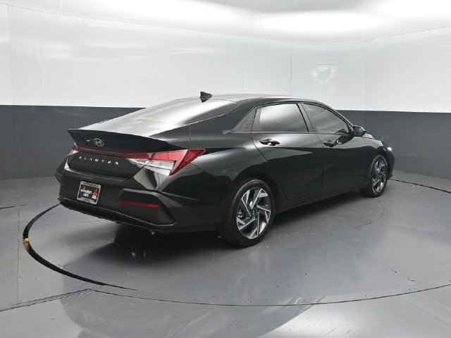 Used 2025 Hyundai Elantra Sport FWD image 26