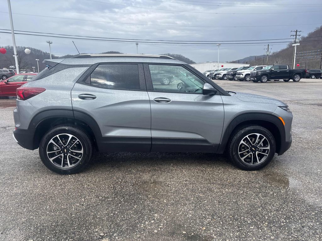 Used 2025 Chevrolet TrailBlazer LT image 6