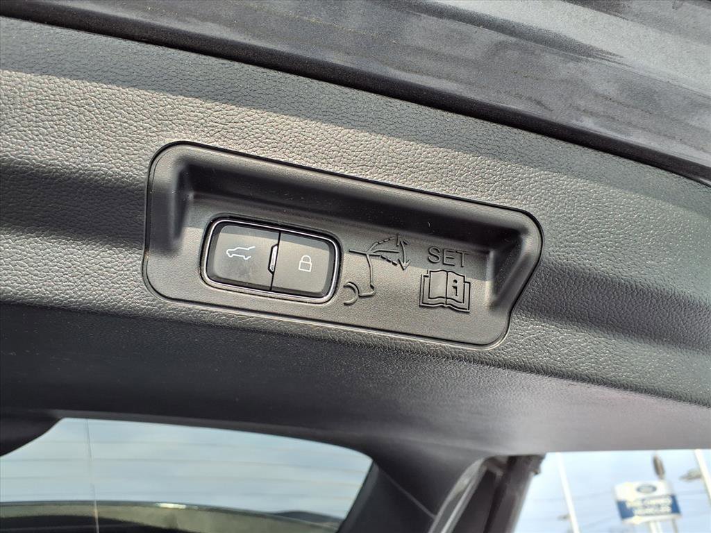 Used 2023 Ford Explorer Platinum w/ Technology Package AWD/4WD image 9