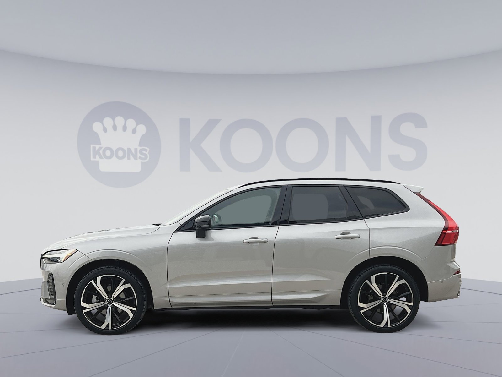 Certified 2023 Volvo XC60 B5 Ultimate image 2