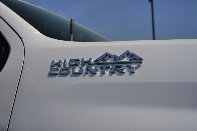 Used 2022 Chevrolet Silverado 3500 High Country w/ Technology Package image 12