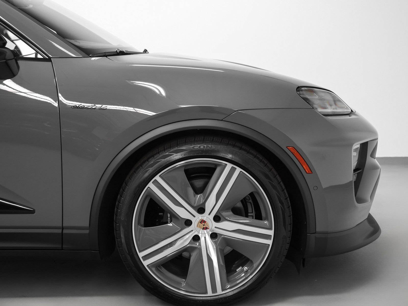 New 2025 Porsche Macan 4S Electric image 16