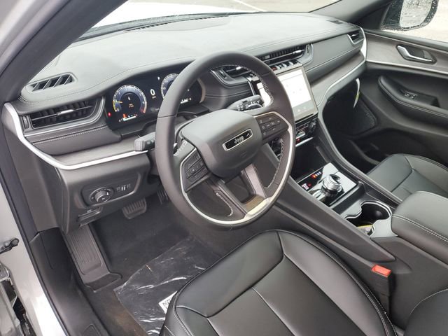 New 2025 Jeep Grand Cherokee L Limited w/ Black Appearance Package image 9