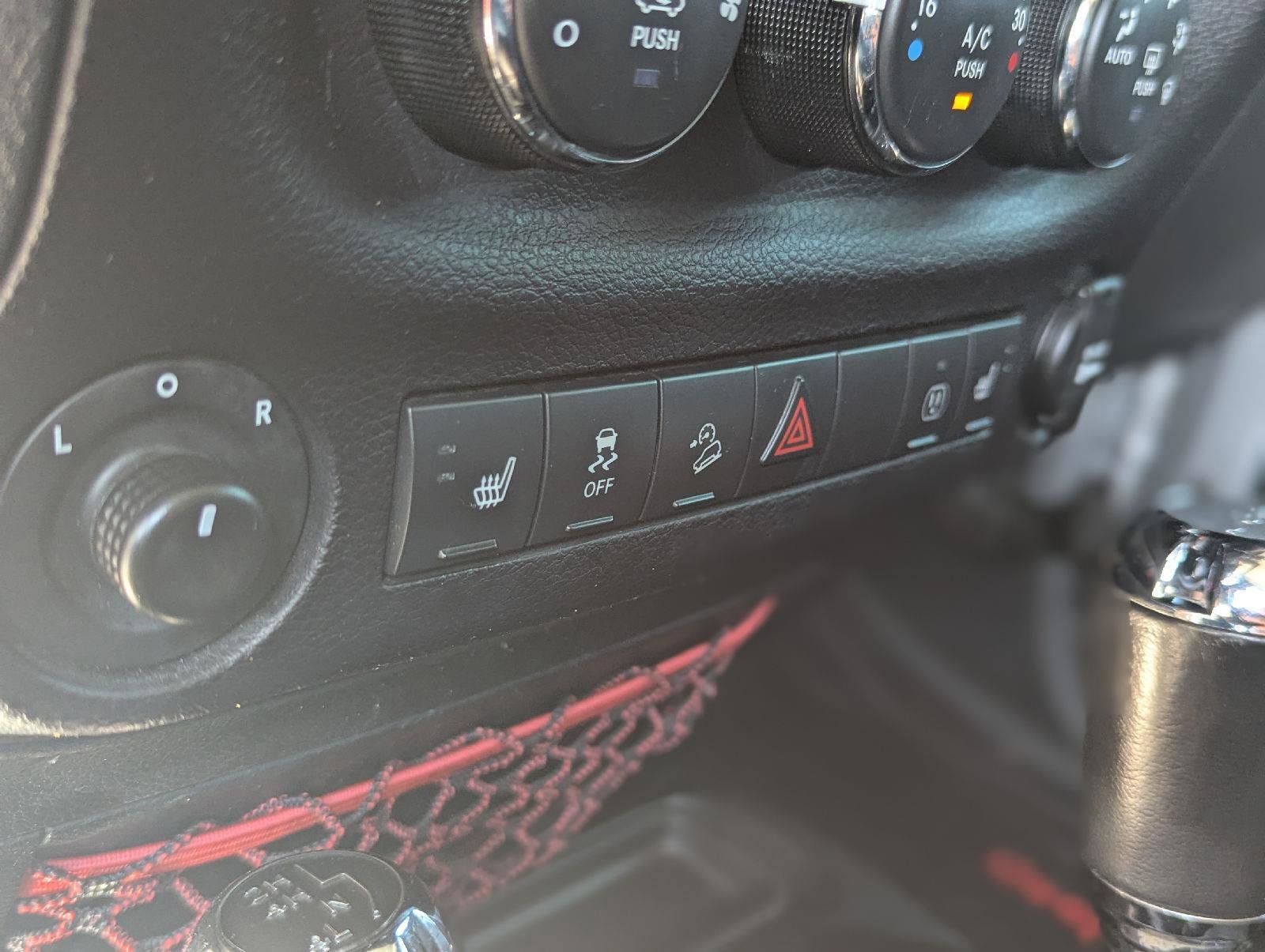 Used 2018 Jeep Wrangler Unlimited Rubicon w/ Max Tow Package AWD/4WD image 23